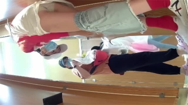 极品白领公厕沦陷！潮吹骚穴被狂操喷水，高清无码偷拍流出！